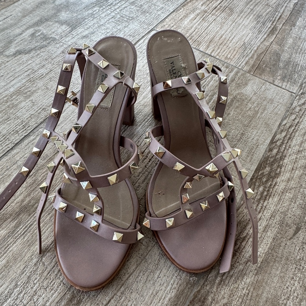 Valentino Garavani Studded Heels - Lavender